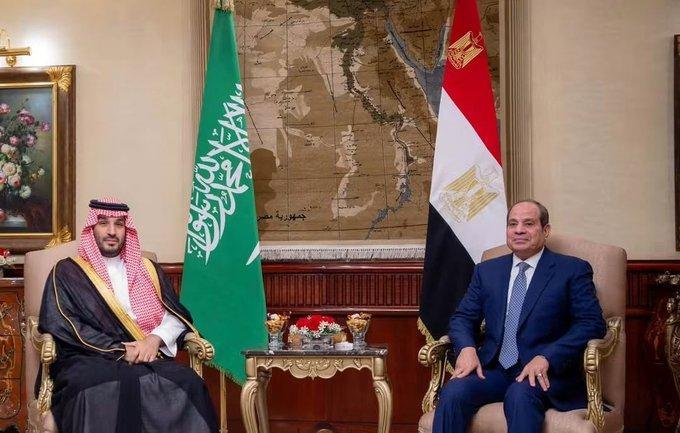 السيسي لولي العهد السعودي: مصر تدعم الإجراءات التي تتخذها المملكة لحماية أمنها واستقرارها
