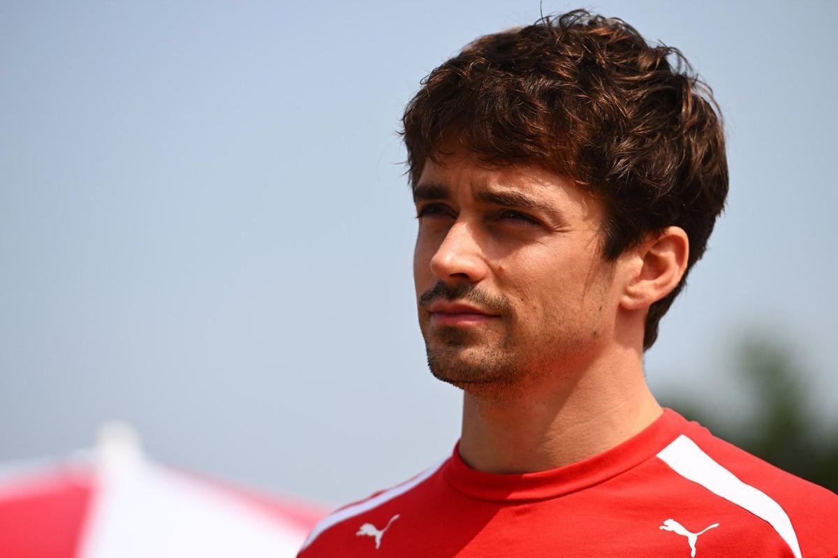 Charles Leclerc deletes social media apps amid "silly" Fred Vasseur rumours