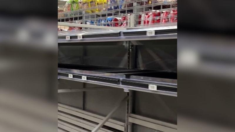 إعصار "إيساياس" يقترب من فلوريدا.. طوابير وقود ورفوف متاجر فارغة