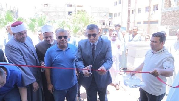 وسط حضور شعبى .. محافظ قنا يفت...