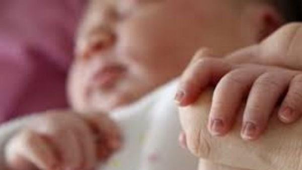التحقيق مع خادمة أجنبية ألقت برضيعتها حديثة الولادة بمنور عقار في الدقي