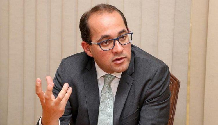 وزير المالية يكلف رامي يوسف قا...