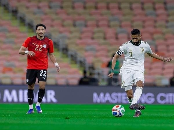 سالم الدوسري يقود قائمة منتخب...