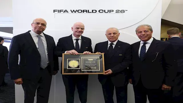 "باسم الرئيس السيسي".. هدية خا...