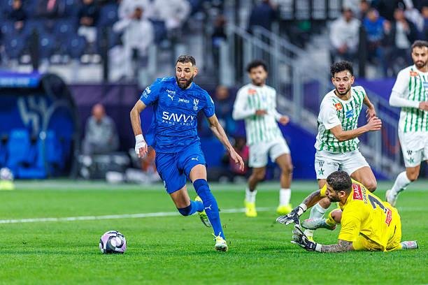 بنزيما يسجل والهلال يفوز برباع...