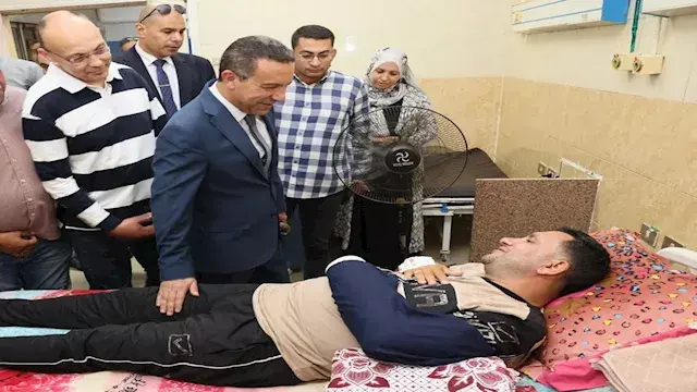 بعد إصابته في حملة إزالة.. محا...