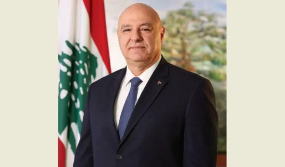 الرئيس اللبناني يبحث مع قائد ا...