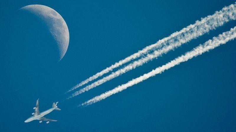 كابتن طيار كويتي يكشف أخطر تهديد يواجه الطائرات أثناء التحليق