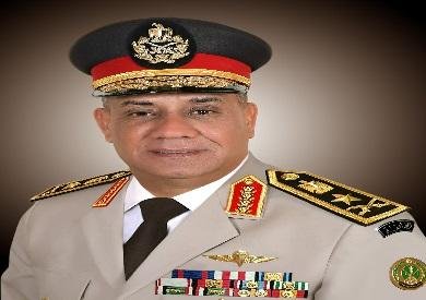 وزير الدفاع يغادر أرض الوطن مت...