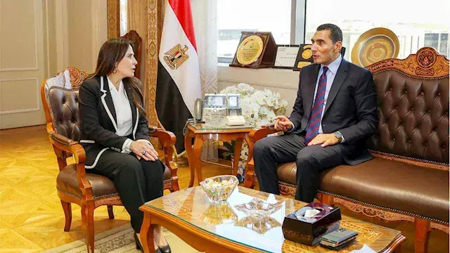 وزيرة الإسكان تبحث مع وزير الر...