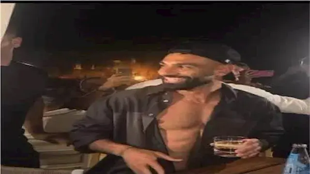 زجاجة في يد محمد صلاح تثير الف...