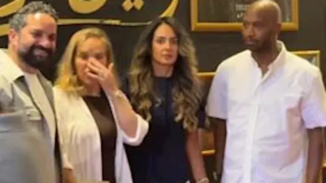 شيكابالا وزوجته في العرض الخاص...
