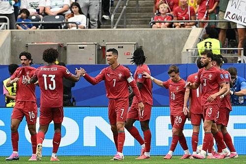 مدرب البرتغال: رونالدو قائد اس...