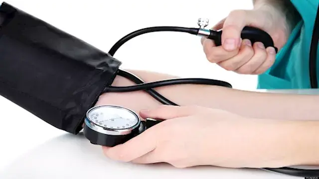 أخطاء شائعة تجنبها عند قياس ضغط الدم