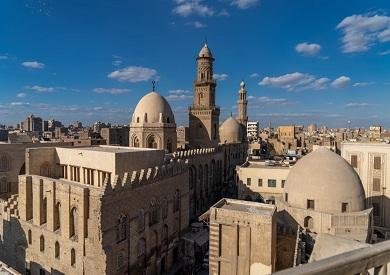 مسئول بتطوير القاهرة التاريخية: ترميم وإحياء قبة الخلفاء العباسيين ومجموعة آثار بمحيط السيدة نفيسة
