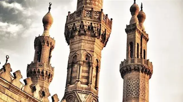 نقل شعائر صلاة الجمعة بعد قليل من مسجد الرحمة بـ "رأس البر"
