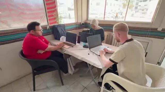 شباب من غزة يوظفون الذكاء الاص...