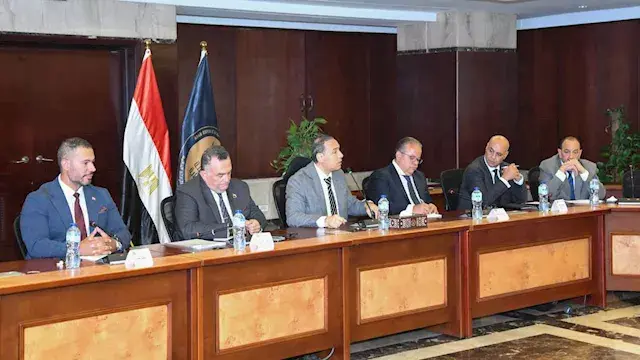 رئيس الرقابة المالية يناقش الا...