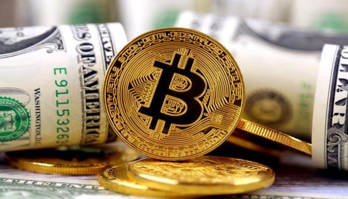 بتكوين تهبط 7.2% إلى 62 ألف دو...