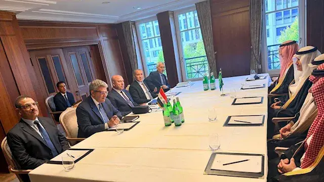 وزير النقل يبحث مع نظيره السعو...