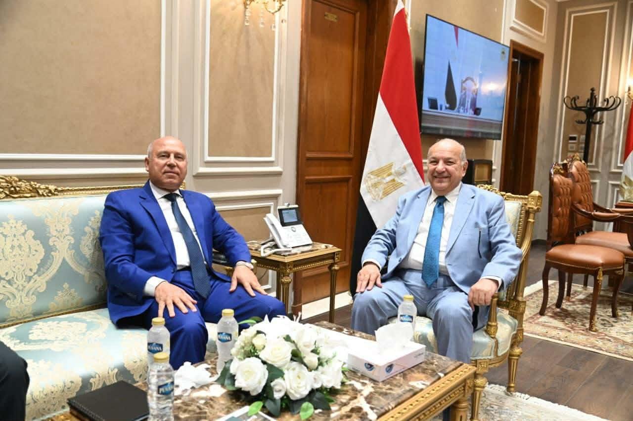 وكيل مجلس النواب يبحث مع وزير...