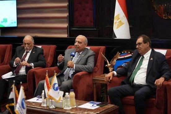 وزير الكهرباء: تحويل العدادات...