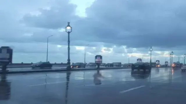 أمطار غزيرة ورعدية تقترب من مط...