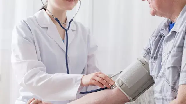 كيف يؤثر تناول الكرفس على القل...