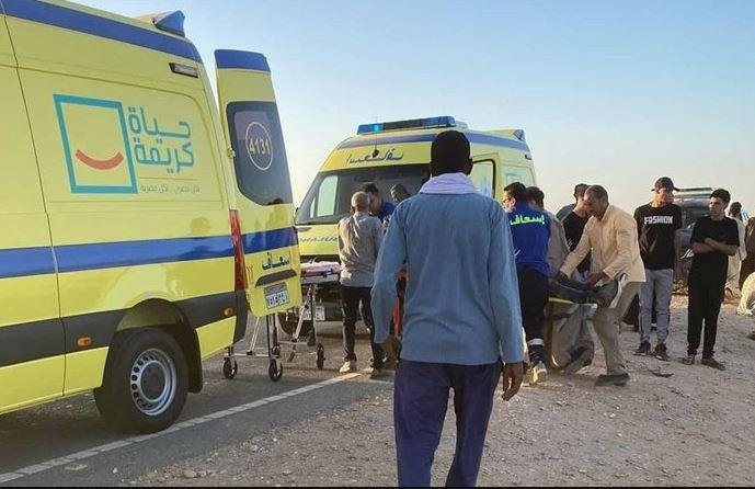 إصابة 8 أشخاص إثر انقلاب ميكرو...