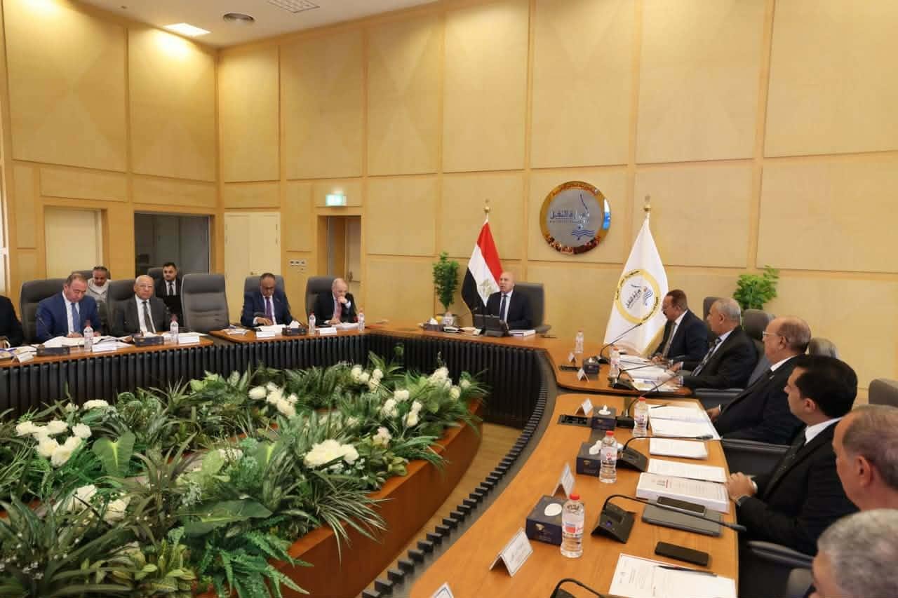 وزير النقل يوجه بتدعيم أسطول ا...
