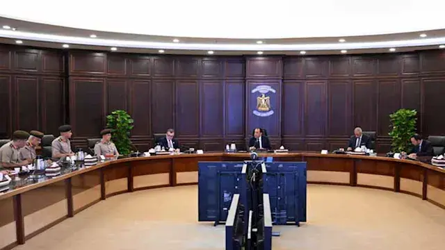 رئيس الوزراء يؤكد أهمية الاستع...