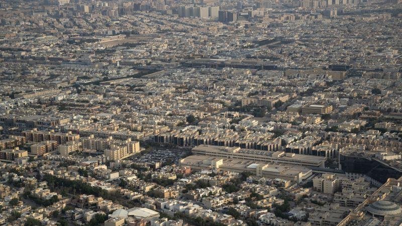 فيديو منسوب لـ"هجوم حوثي على مطار الملك خالد في الرياض".. هذه حقيقته