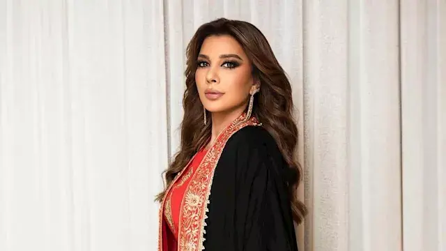 تمزيق إعلانات واعتراضات دينية.. الجدل يلاحق حفل أصالة في سوريا