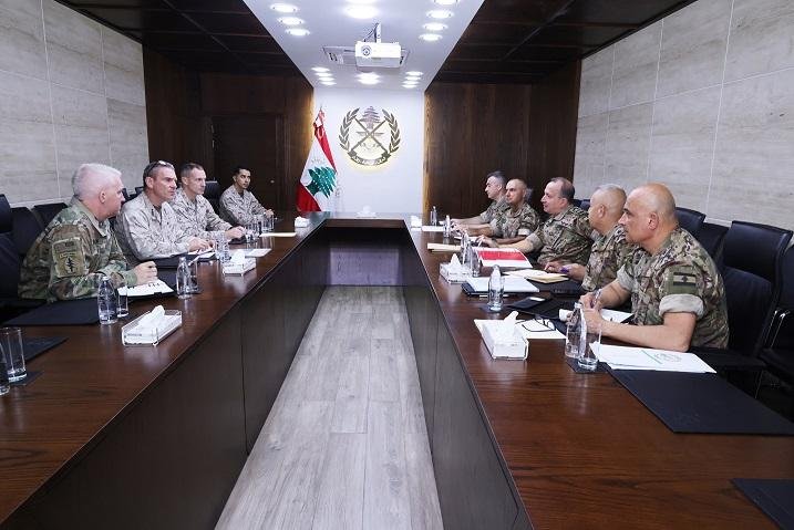 قائد الجيش اللبناني والجنرال ا...