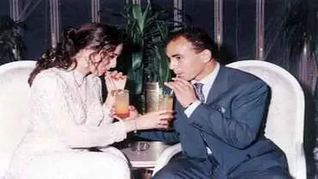 والدته وخطوبته على زوجته الأول...