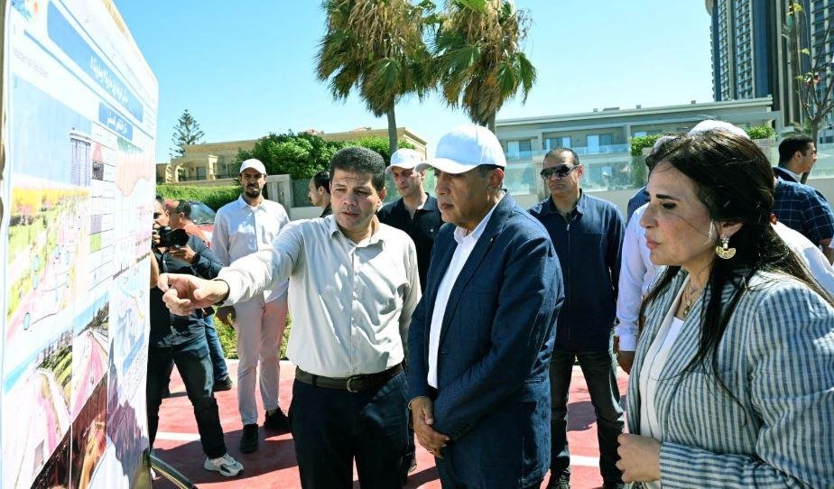 رئيس الوزراء يتفقد مشروع الممش...