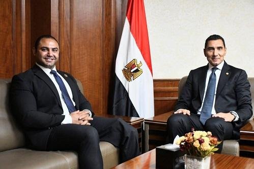 وزير الرياضة يستقبل أحمد عبد ا...