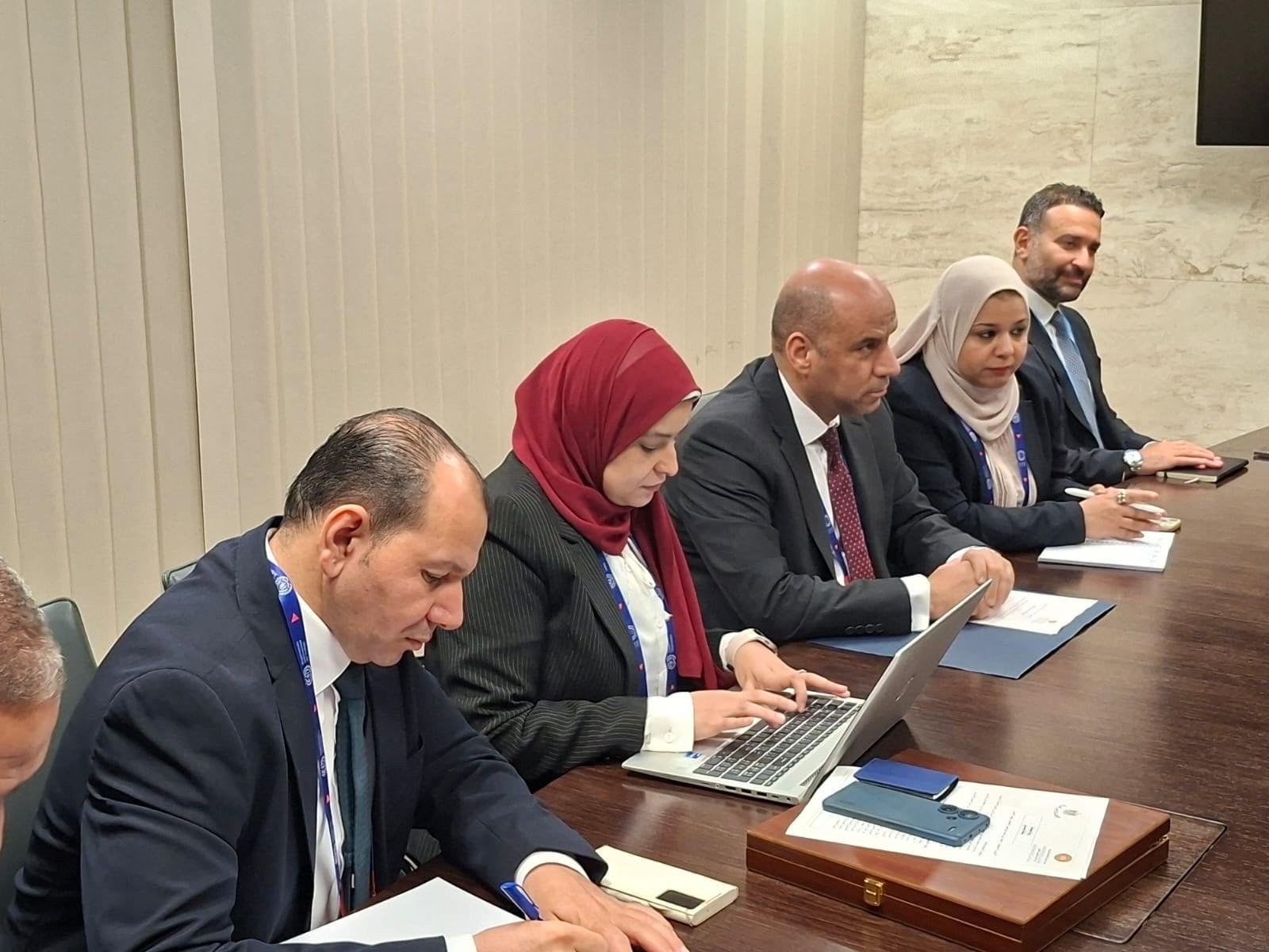 وزير العمل يبحث مع نائب وزير ا...