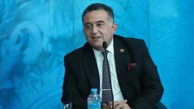‎ رئيس البورصة يناقش مع شركات...