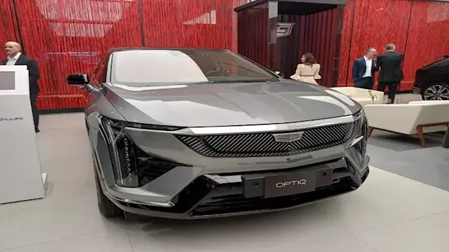 كاديلاك أوبتيك تظهر رسميا.. أرخص SUV كهربائية للعلامة الأمريكية في مصر