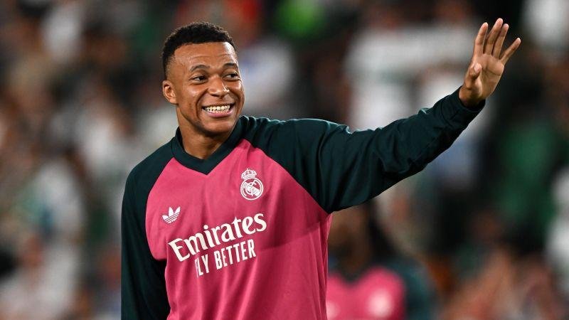 "تشاجرتُ حتى مع عمتي".. مبابي يسخر من مزاعم خلافه مع ريال مدريد بسبب الكرة الذهبية