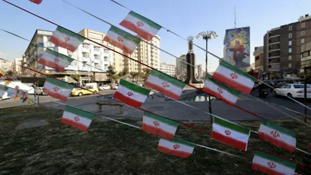 طهران تجهز مواقف السيارات كملا...