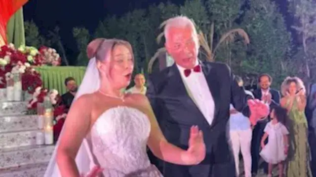 بالفيديو - محمود حميدة يرقص مع...