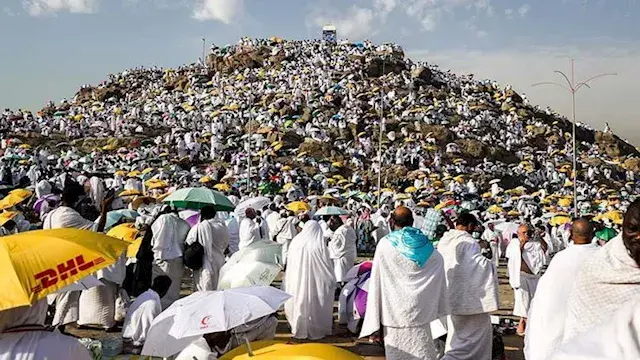 "السياحة" تطلق منظومة إلكترونية لتتبع حافلات الحج البري خارج مصر