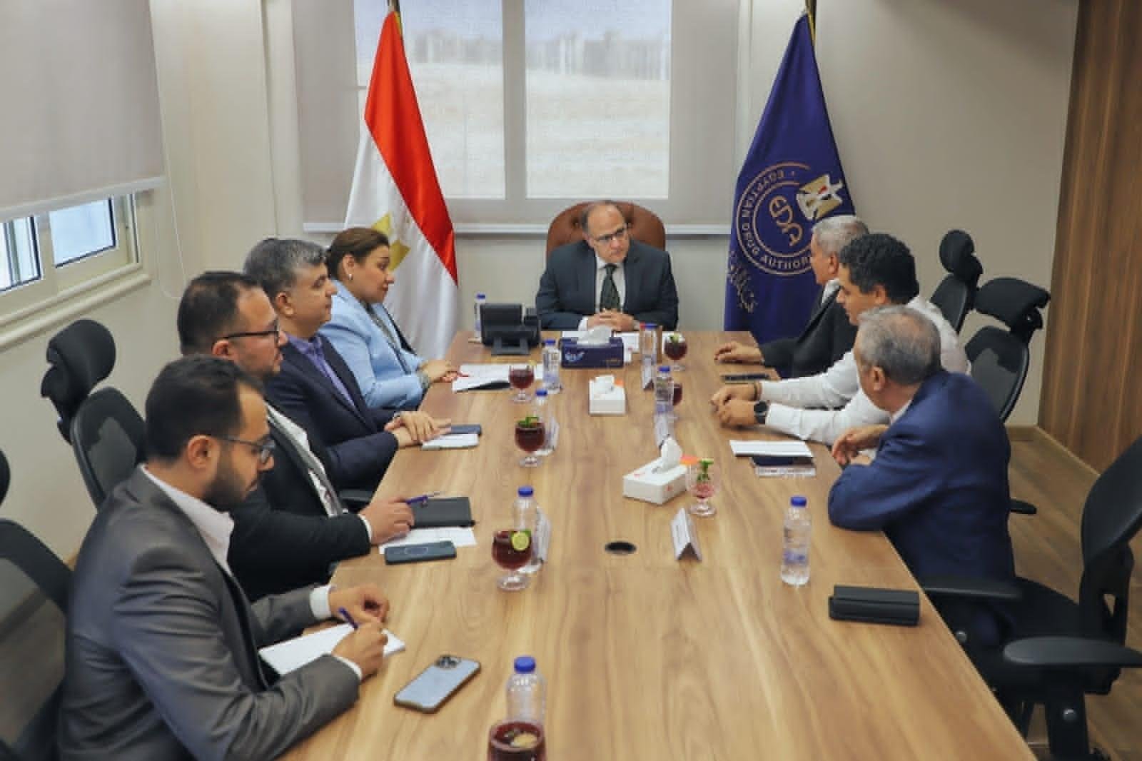 رئيس هيئة الدواء المصرية يبحث...