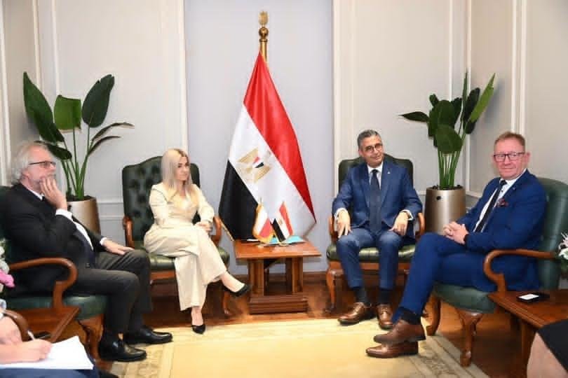وزير التموين يبحث مع وفد بولند...