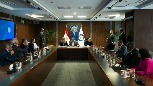 وزير البترول يشهد توقيع اتفاقي...