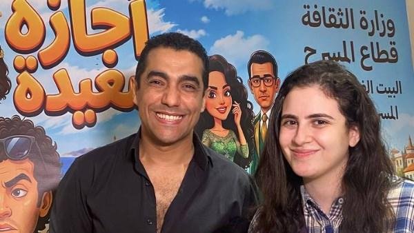 أسرار لأول مرة عن إجازة سعيدة... ميدو عادل يحكي كواليس العمل و حبه للمسرح |خاص