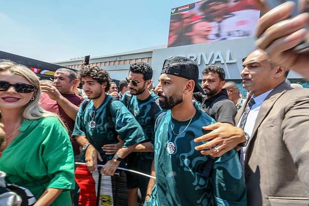 محمد صلاح يشعل التكهنات بزيارة...