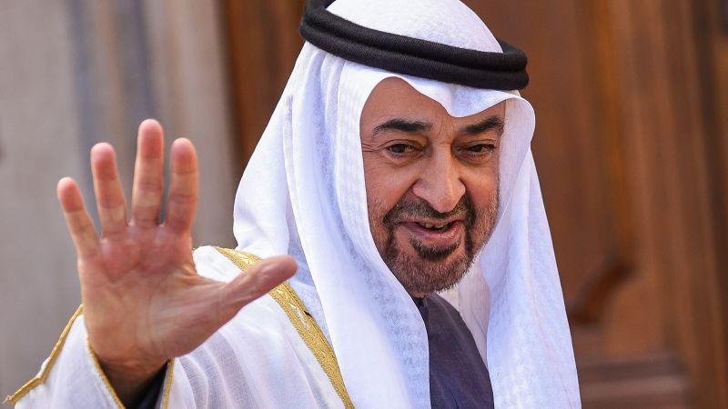 بصورة له وهو طفل ورسالة بخط اليد.. محمد بن زايد يهنئ المعلمين